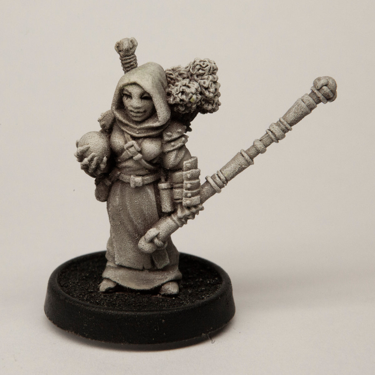 Primed pewter Female Human Sorcerer miniature, 31mm tall