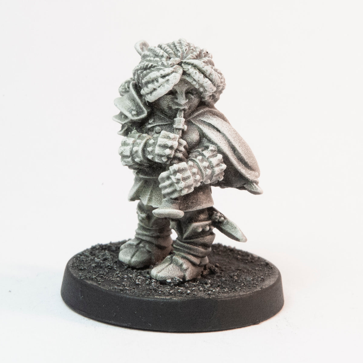 Primed pewter Dwarven Bard miniature, 25mm tall