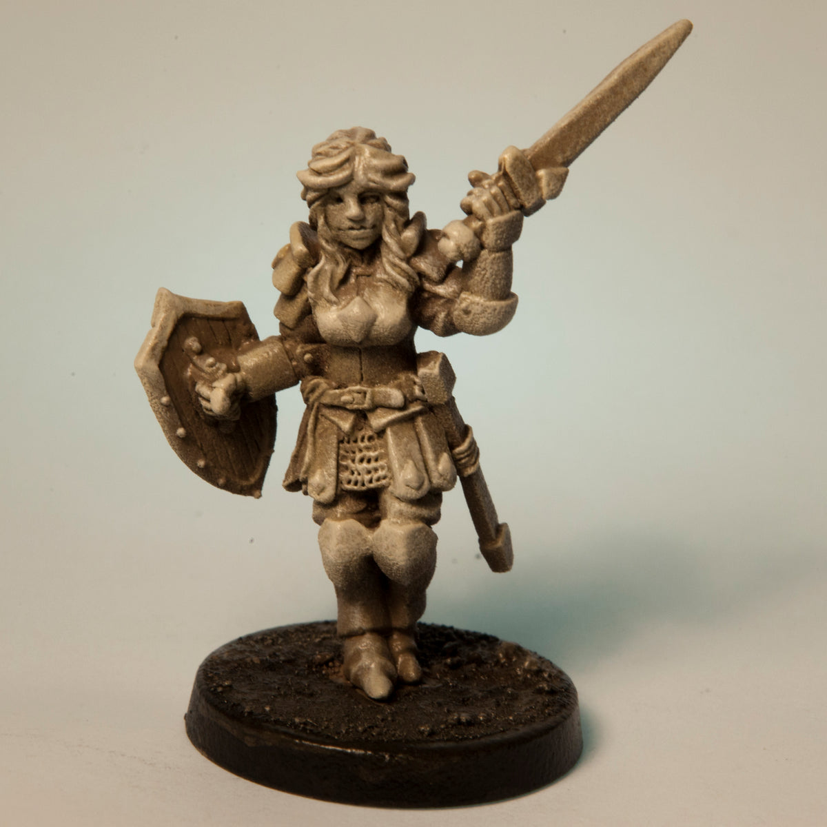 Primed pewter Human Knight Female miniature, 41mm tall