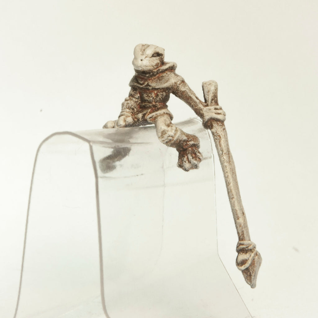 Primed pewter Grippli Spearman Rider miniature, 22mm tall