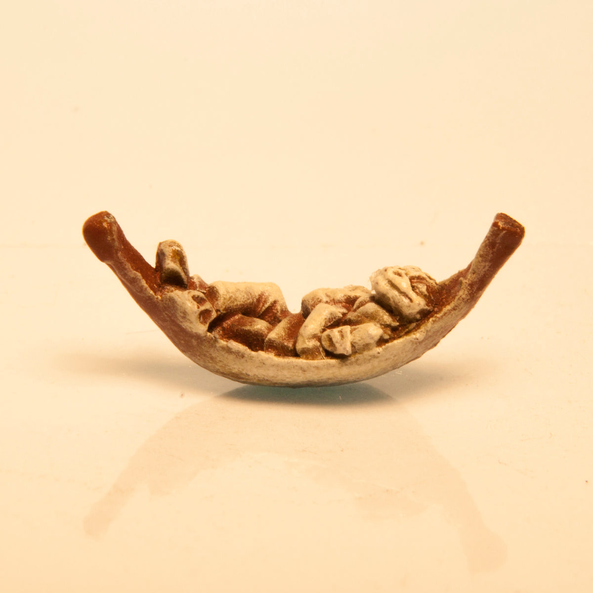 Primed pewter Grippli Mahout miniature, 21mm long