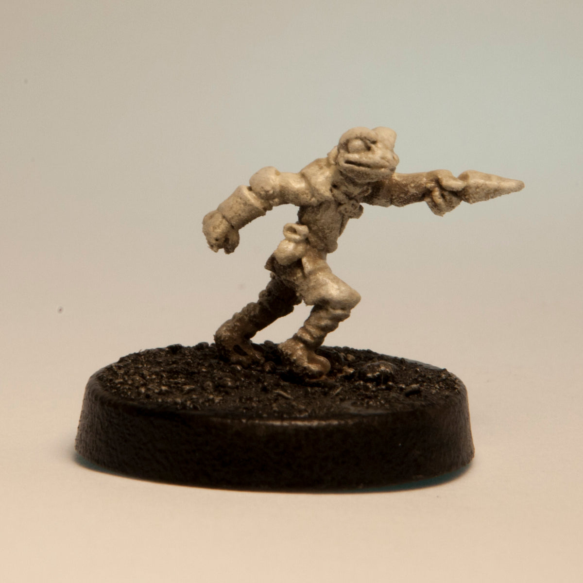 Primed pewter Grippli Rogue miniature, 12mm tall