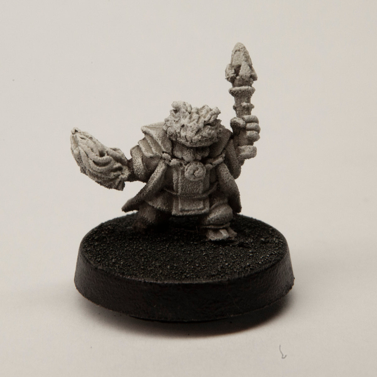 Primed pewter Male Grippli Mage miniature, 17mm tall