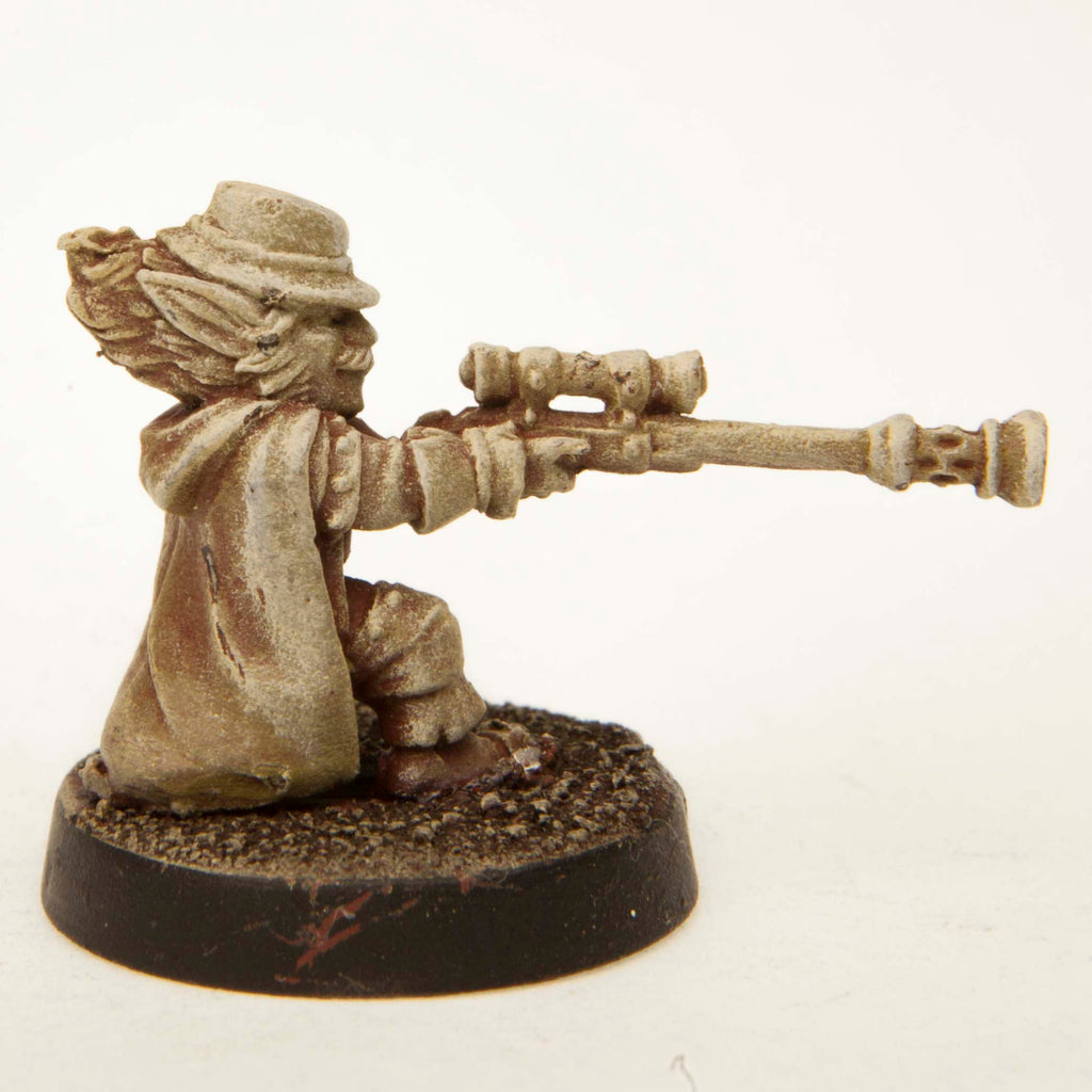 Primed pewter Gnome Long Gunner Male miniature, 20mm tall, another view