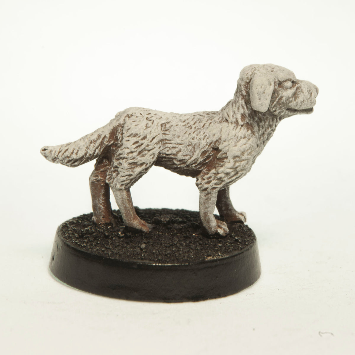 Primed pewter Labrador miniature, 15mm tall