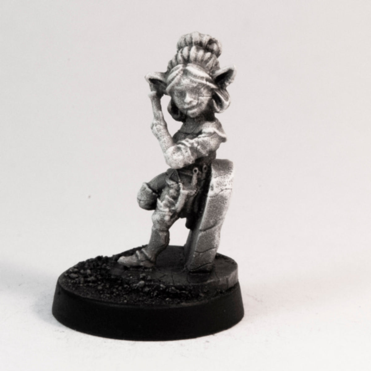Primed pewter Gnome Rogue miniature, 24mm tall