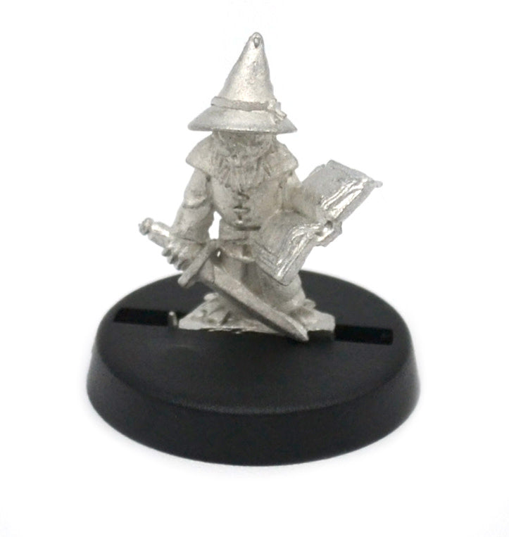 Unpainted pewter Grippli Wizard miniature, 19mm tall