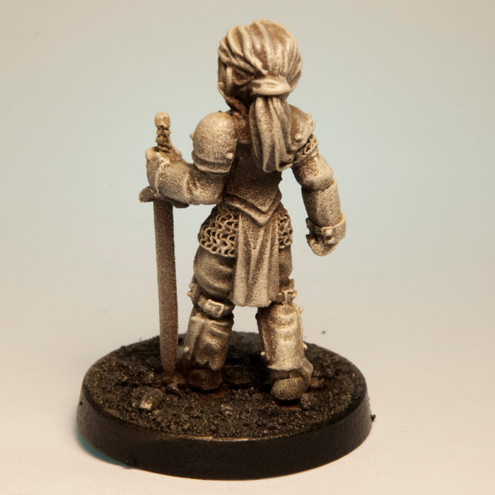 Human Squire Female, 31mm
