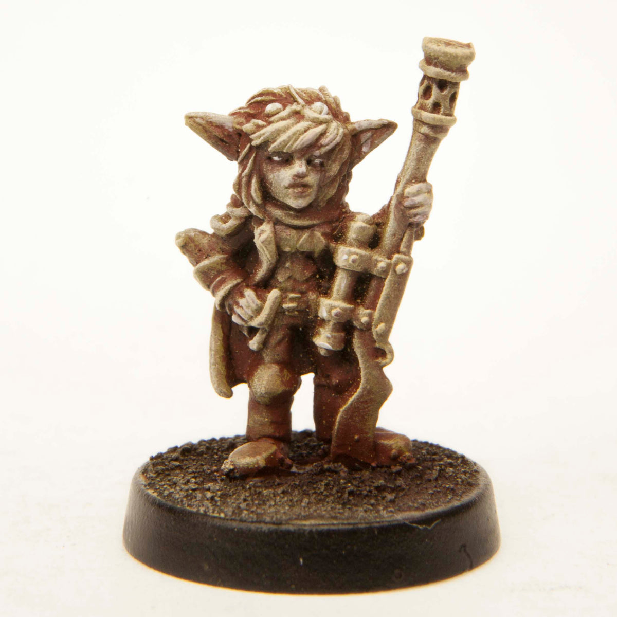 Primed pewter Gnome Long Gunner Female miniature, 22mm tall, another view
