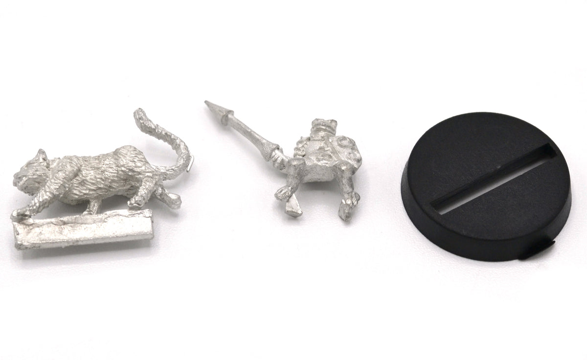 Unpainted pewter Grippli Knight Mounted on Cat miniature, 24mm tall, another view