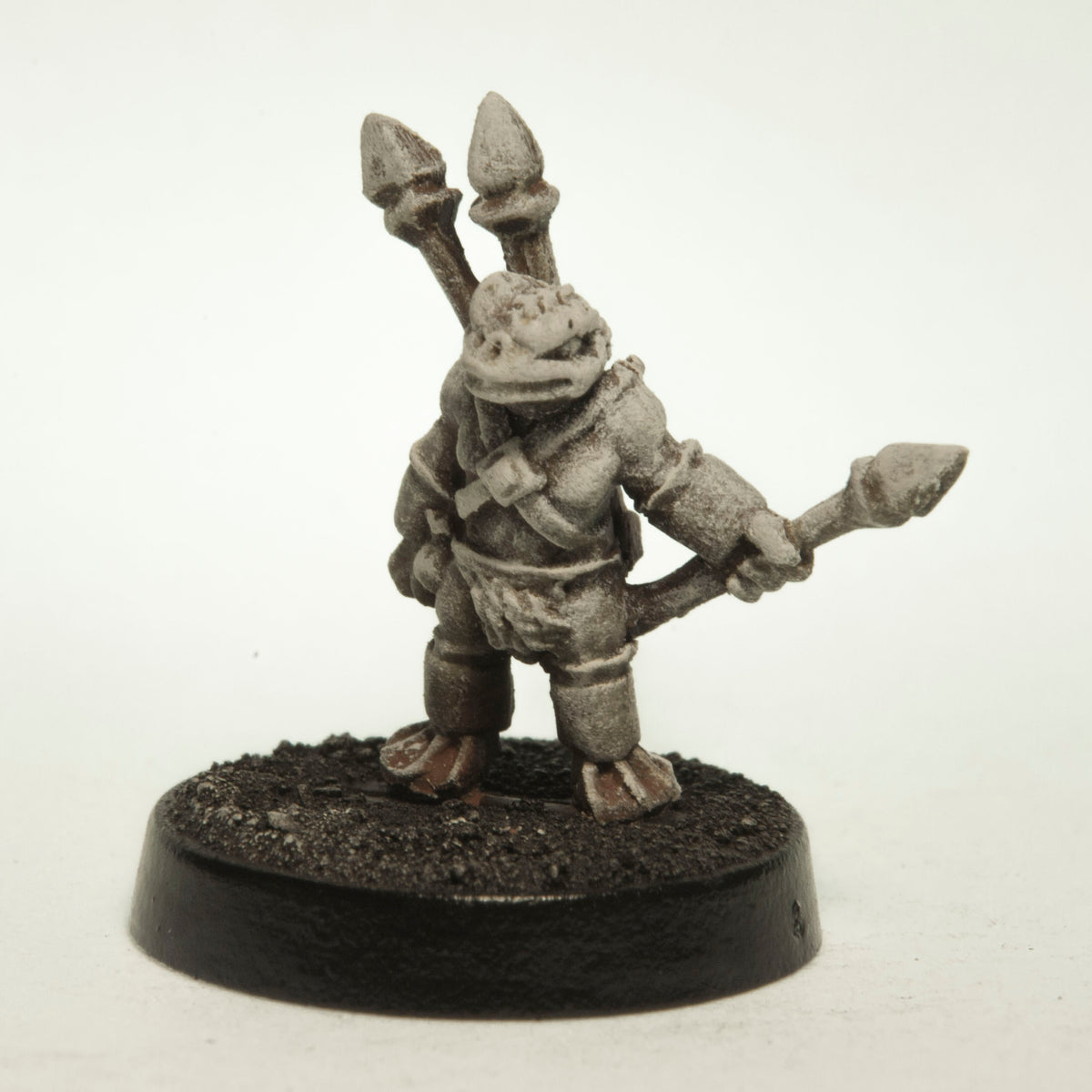 Primed pewter Grippli Barbarian miniature, 19mm tall