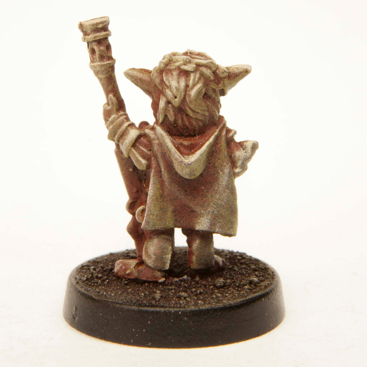 Primed pewter Gnome Long Gunner Female miniature, 22mm tall